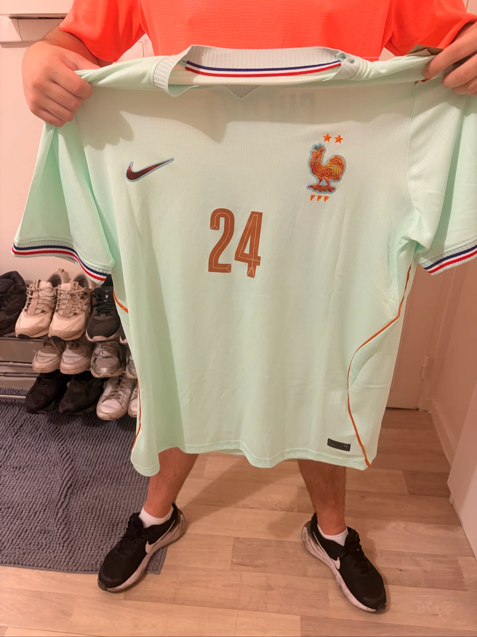 Maillot introuvable avec short 